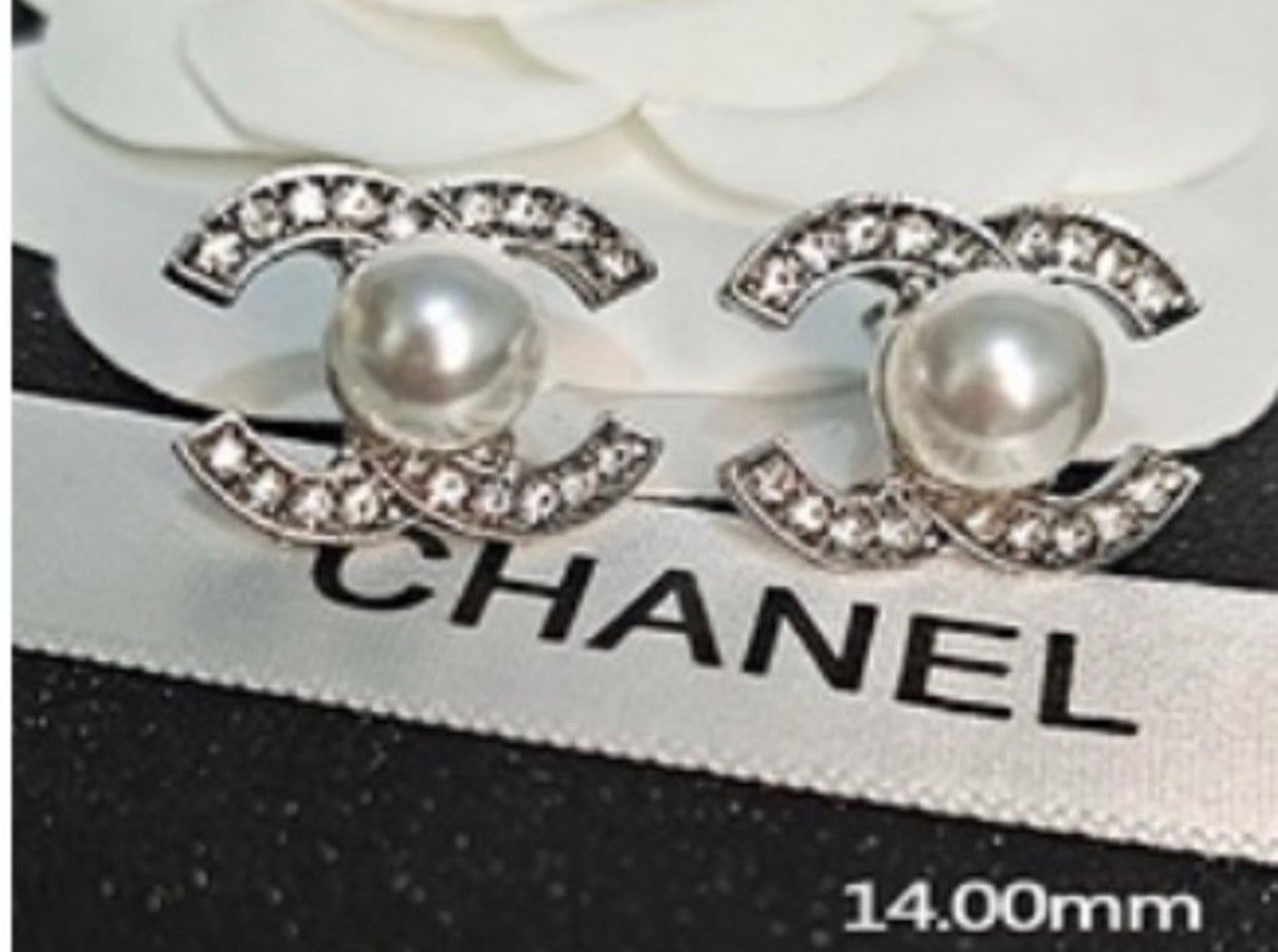 Pearl Classic Stud Earrings