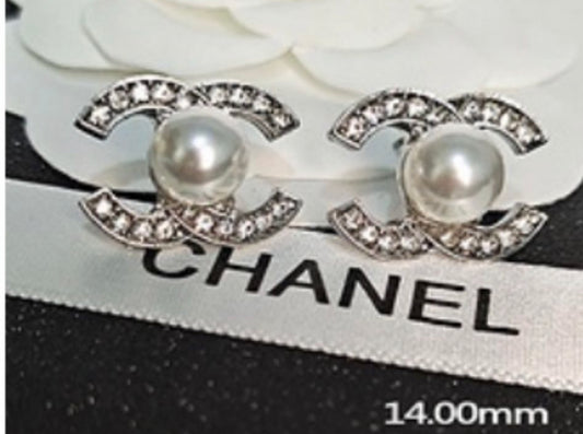 Pearl Classic Stud Earrings